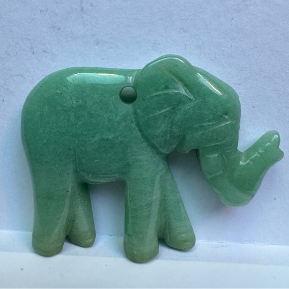 Green Aventurine Elephant Pendant - Picture 2 of 2